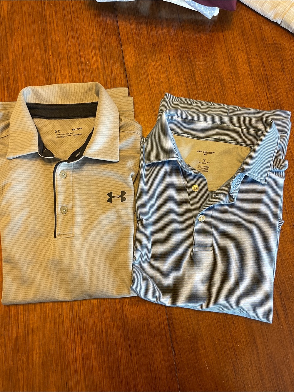 This listing is for a bundle of 2 polo shirts sold together. S size
